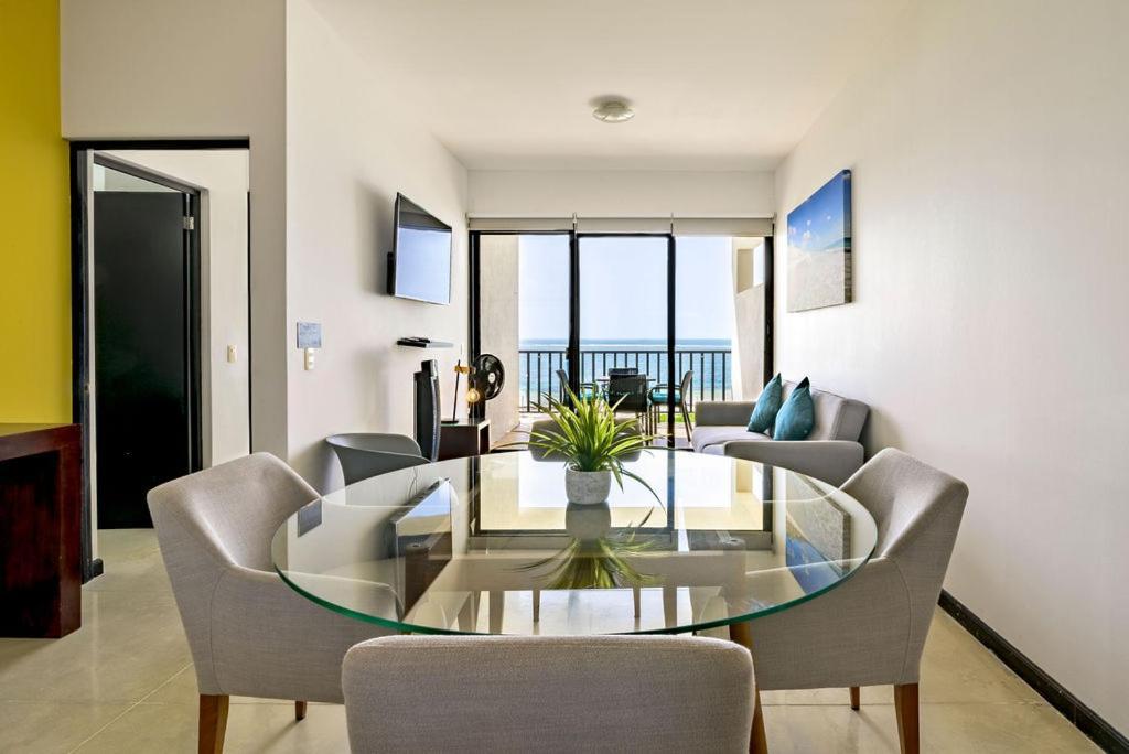 Vela'S Condos Ocean Front Пуерто Морелос Екстериор снимка